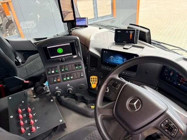مكنسة طرق MERCEDES-BENZ ACTROS 1830 4x2 Kehrmaschine BUCHER OPTIFANT8000