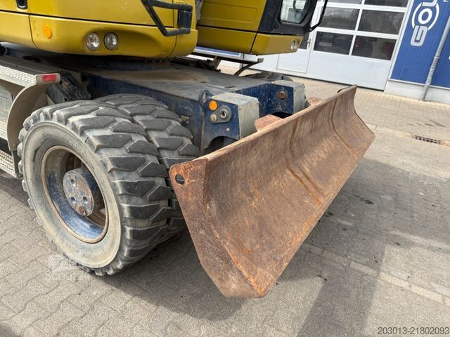 Pyöräalustainen kaivinkone LIEBHERR A918 Compact Litronic Mobilbagger 18 T *Schnellw