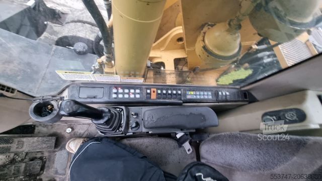 Escavatore gommato CATERPILLAR CAT M 318 C