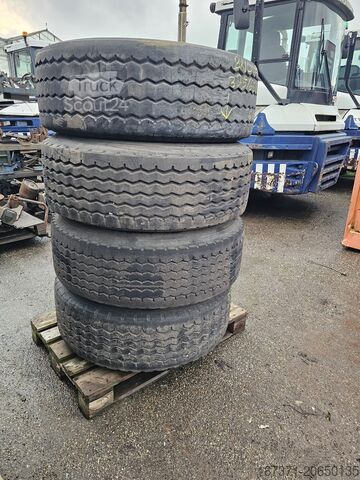 BRIDGESTONE 385/65 R 22.5 na ráfku pro bubnové brzdy. BRIDGESTONE 385/65 R 22.5 ON RIM FOR DRUM BRAKES.