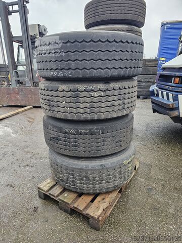 BRIDGESTONE 385/65 R 22.5 na ráfku pro bubnové brzdy. BRIDGESTONE 385/65 R 22.5 ON RIM FOR DRUM BRAKES.