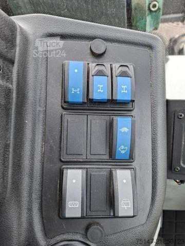 Kolesový nakladač KRAMER KL30.8T Teleskopradlader Allrad 4x4x4 Hundegang