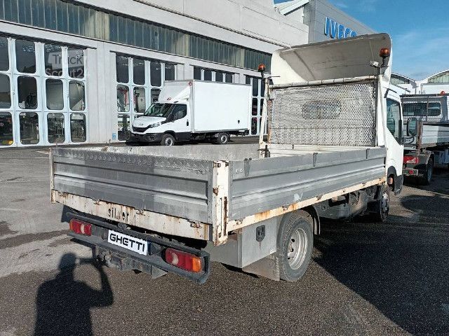 Van personalizado Nissan Cabstar 35.15