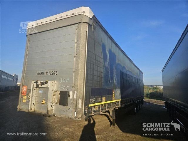 Auflieger mit Pritsche & Plane Schmitz Cargobull Semitrailer Curtainsider Mega