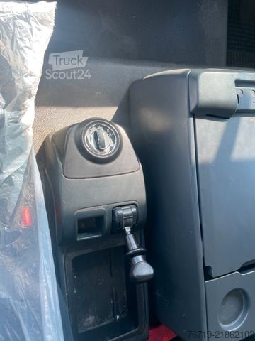 Šaldytuvo kėbulo furgonas MAN TGL 8.180 Kühlkoffer ThermoKing V500 1.Hand