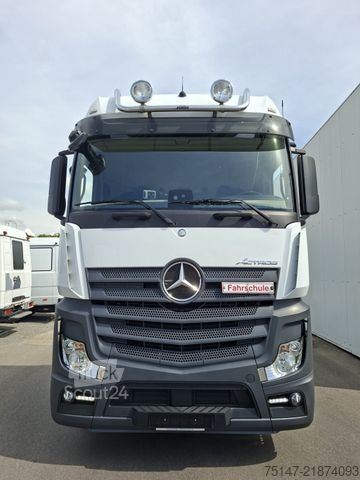 Камион със сменяема надстройка MERCEDES-BENZ 2540 L Actros 6x2  5-Sitzer Fahrschule