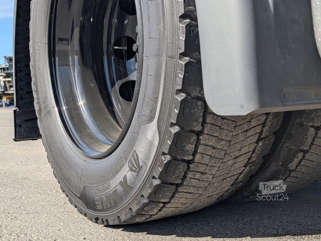 Lielapjoma vilcējs MAN TGX 18.560 LL SA Low-Liner mit D30 Motor