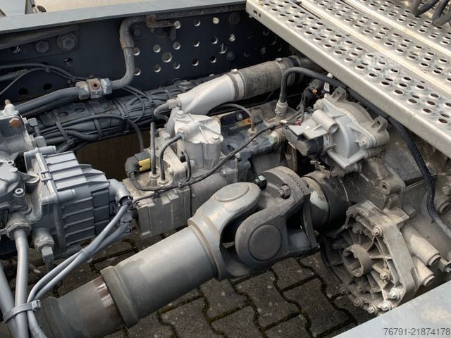 Standard tractor unit MERCEDES-BENZ Actros 1843 LS_ StreamSpace_ Retarder_ 2x Tank