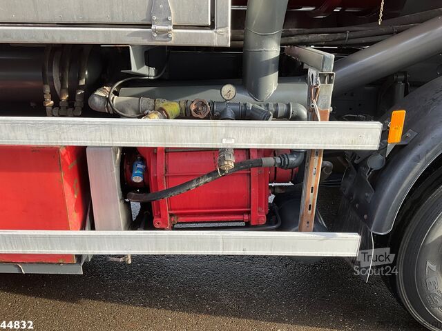 Zuigvoertuig Mercedes-Benz Actros 4141 8x4 Kroll Saug/Spul aufbau