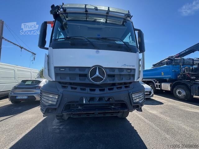 Camión volquete Mercedes-Benz Arocs 3243