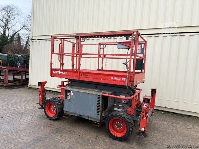 Arbetsplattform Skyjack SJ6832RT 4x4 Diesel, 11.8 Meter, 1.322 H