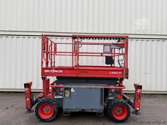 Arbetsplattform Skyjack SJ6832RT 4x4 Diesel, 11.8 Meter, 1.322 H