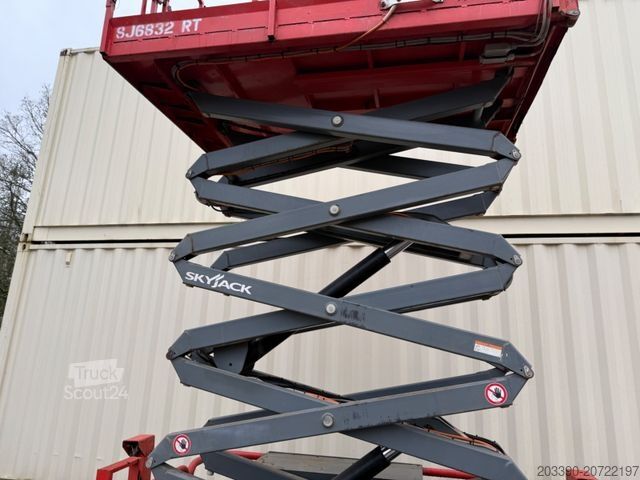 Arbetsplattform Skyjack SJ6832RT 4x4 Diesel, 11.8 Meter, 1.592 H