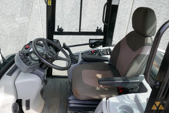 Wiellader Caterpillar 906M