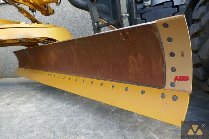 Grader Caterpillar 12M3