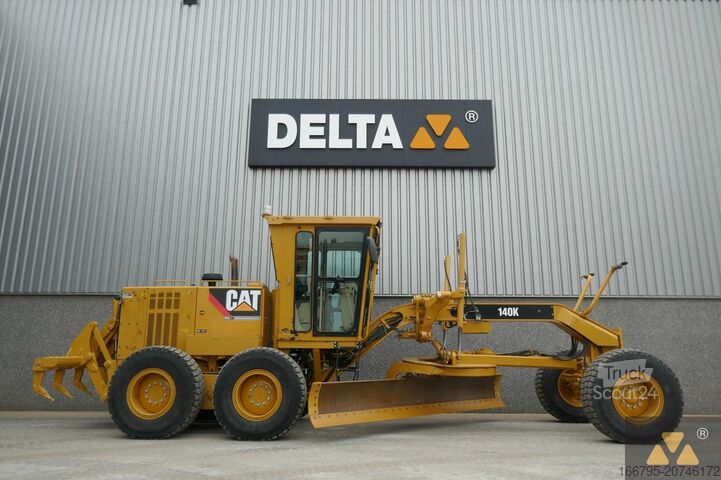 Grader Caterpillar 140K