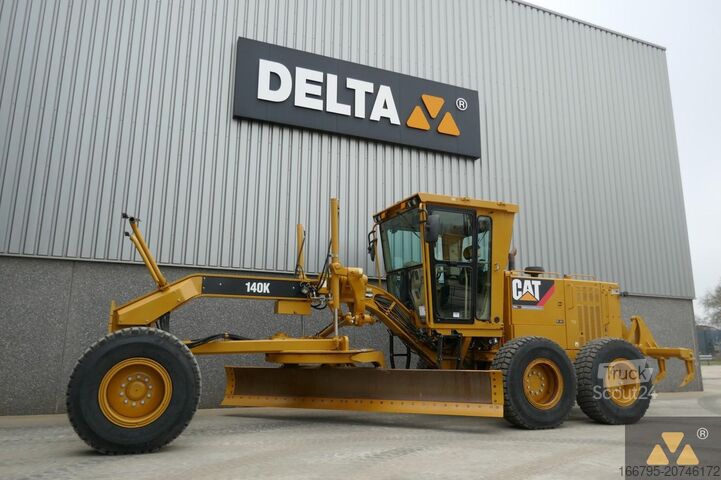 Grader Caterpillar 140K