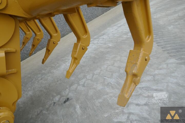 Grader Caterpillar 140K