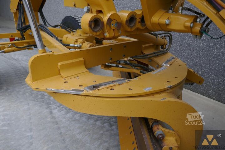 Grader Caterpillar 140K