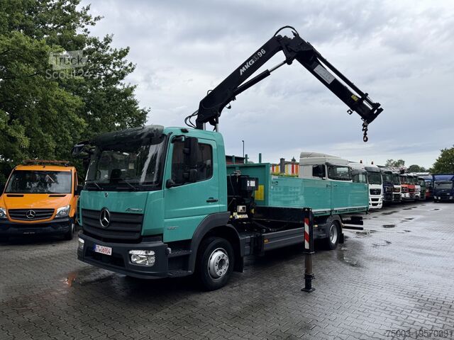 Grúa montada en camión Mercedes-Benz Atego 1227 Kran MKG 96