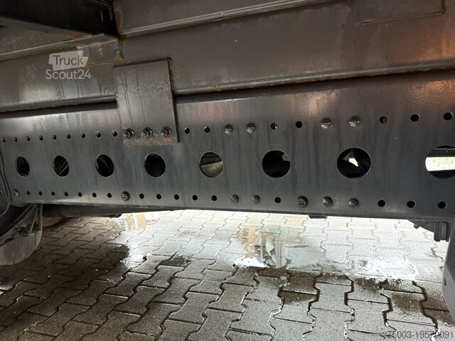 Grúa montada en camión Mercedes-Benz Atego 1227 Kran MKG 96