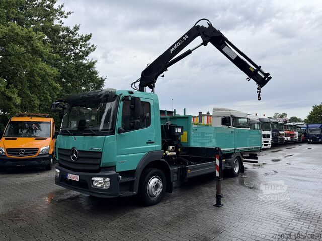 Lastbil med flak Mercedes-Benz Atego 1227 Kran MKG 96