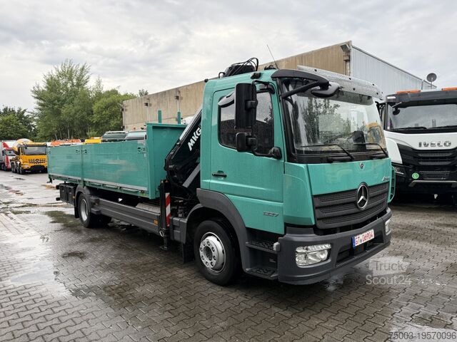 Lastbil med flak Mercedes-Benz Atego 1227 Kran MKG 96