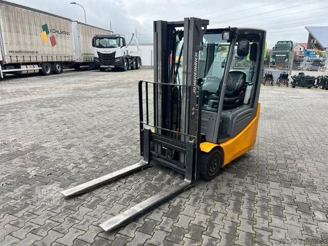 Carrello elevatore Jungheinrich EFG 215 / Triplex 4.25m / 1.851h / Batterie 2023