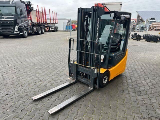 Carrello elevatore Jungheinrich EFG 215 / Triplex: 4.25m! / SS / 1.285h / 2021
