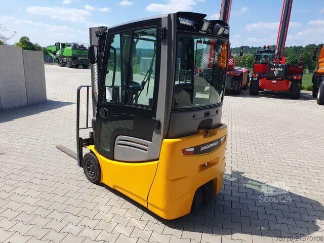 Carrello elevatore Jungheinrich EFG 215 / Triplex: 4.25m! / SS / 2.472h! / 2020