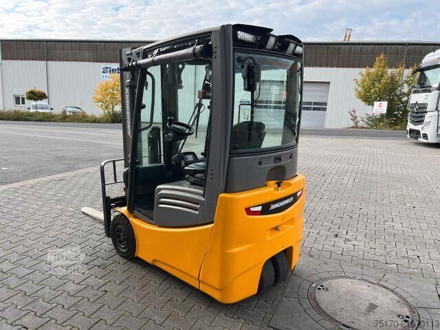 Carrello elevatore Jungheinrich EFG 215 / Triplex: 4.25m! / SS / 1.573h / 2024