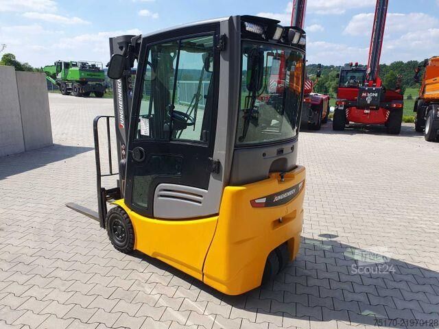 Carrello elevatore Jungheinrich EFG 215 / Triplex: 4.25m! / SS / 4.297h!