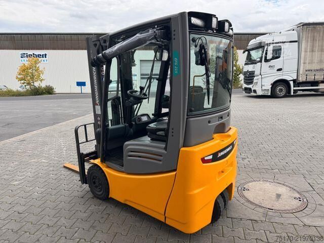 Carrello elevatore Jungheinrich EFG 215 / Triplex: 4.25m! / SS / 4.168h / 2024