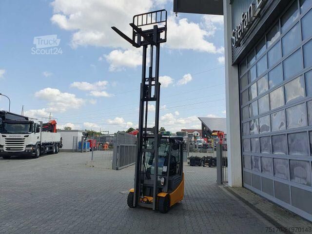 Carrello elevatore Jungheinrich EFG 215 / Triplex: 4.25m! / SS / nur 2.184h!