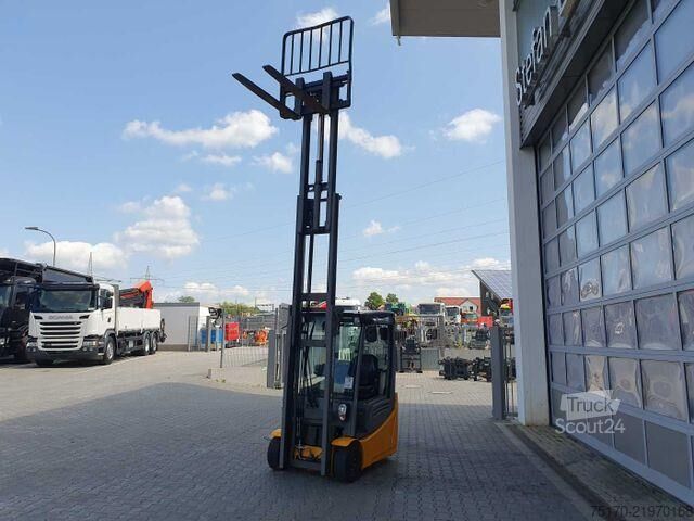 Carrello elevatore Jungheinrich EFG 215 / Triplex: 4.25m! / SS / nur 3.488h!