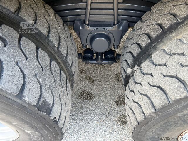 شاحنة خلاطة خرسانة Astra HD9 84.48