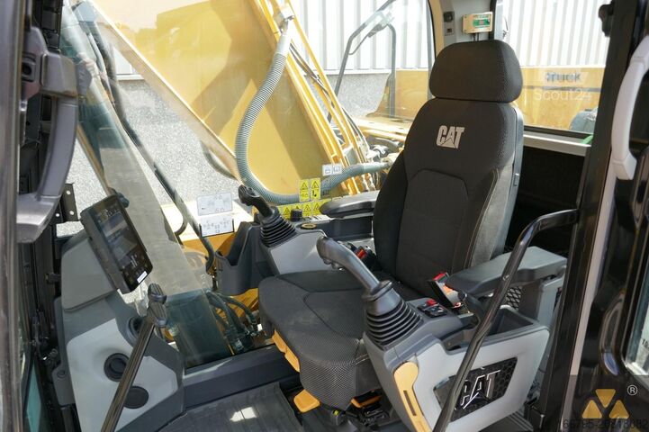 Excavator pe șenile Caterpillar 320