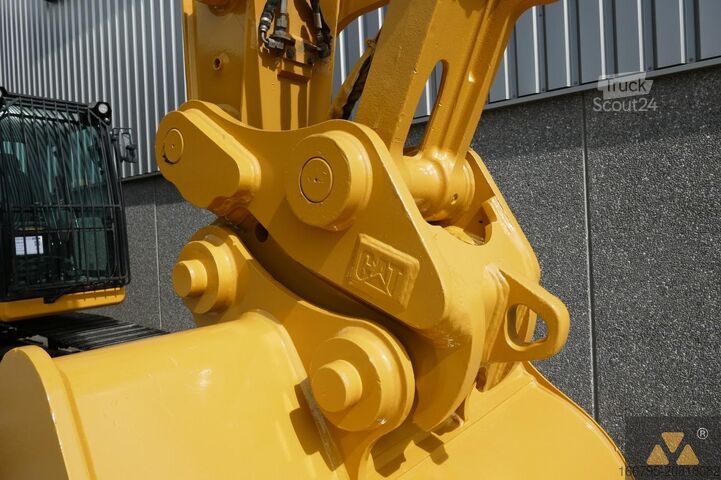 Excavator pe șenile Caterpillar 320