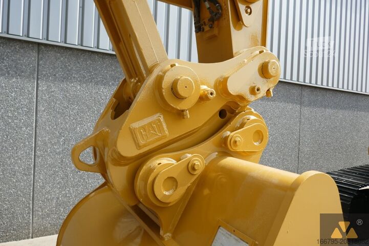 Excavator pe șenile Caterpillar 320