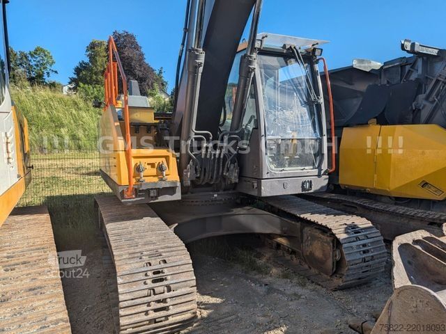 Pásový bagr VOLVO EC 220 / SW + 2 Löffel