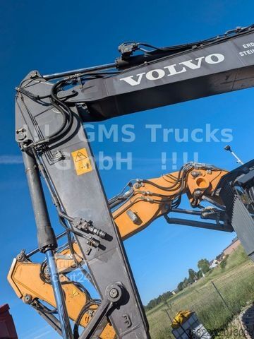 Pásový bagr VOLVO EC 220 / SW + 2 Löffel