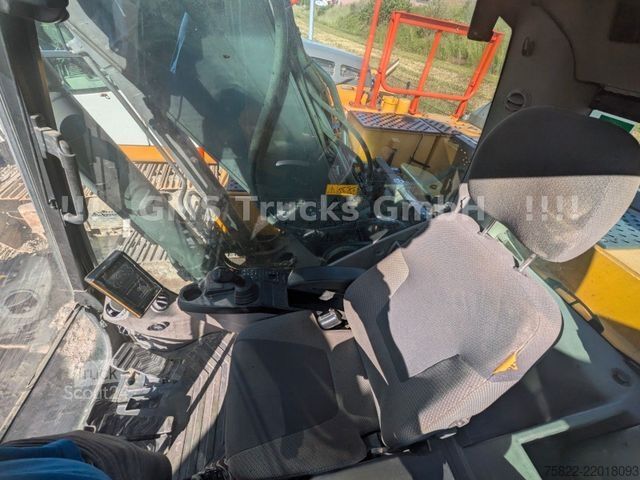 Pásový bagr VOLVO EC 220 / SW + 2 Löffel
