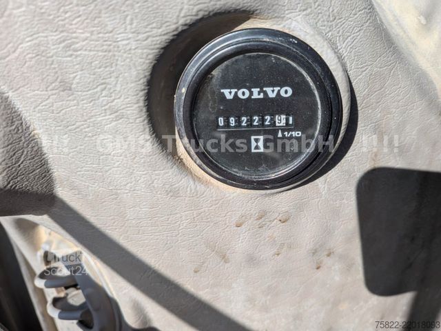 Pásový bagr VOLVO EC 220 / SW + 2 Löffel