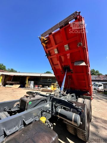 Camion ribaltabile trilaterale MAN 26.460 Kipper