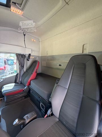 LKW mit Getränkeaufbau VOLVO FH500/LBW/AHK/Lift-Achse/aus.1Hand/Top-Zustand