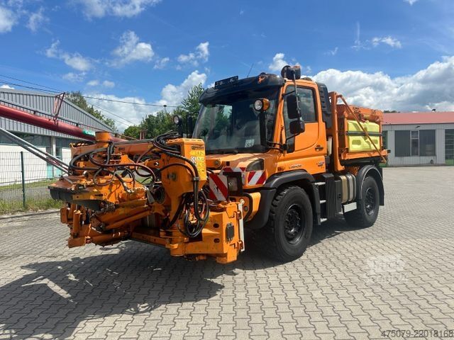 Вантажівка спеціального призначення UNIMOG U 423 / Mähausstattung Dücker / Salzstreuer