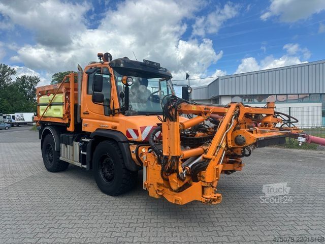 Вантажівка спеціального призначення UNIMOG U 423 / Mähausstattung Dücker / Salzstreuer