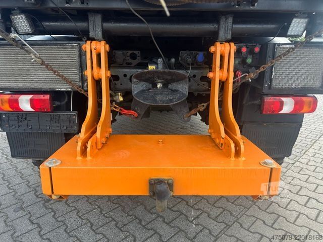 Вантажівка спеціального призначення UNIMOG U 423 / Mähausstattung Dücker / Salzstreuer
