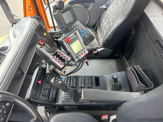 Вантажівка спеціального призначення UNIMOG U 423 / Mähausstattung Dücker / Salzstreuer