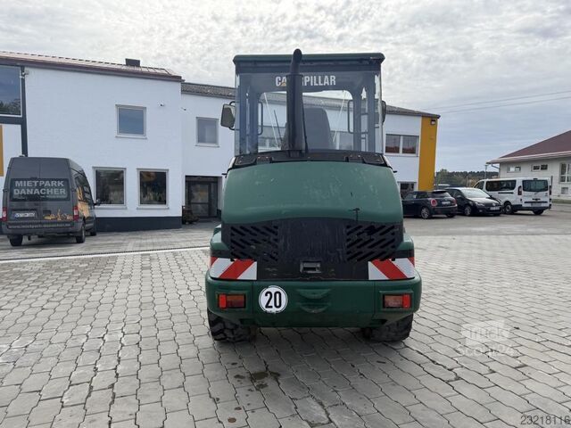 Nakladalnik Caterpillar 906